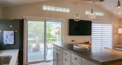 Hibiscus House Vilano - Steps to Beach- Coastal Retreat