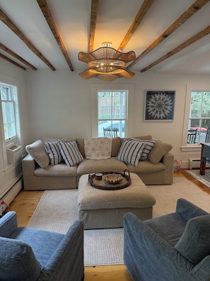 Living area - Charming New Englander in the Heart of Ogunquit (Ogunquit)