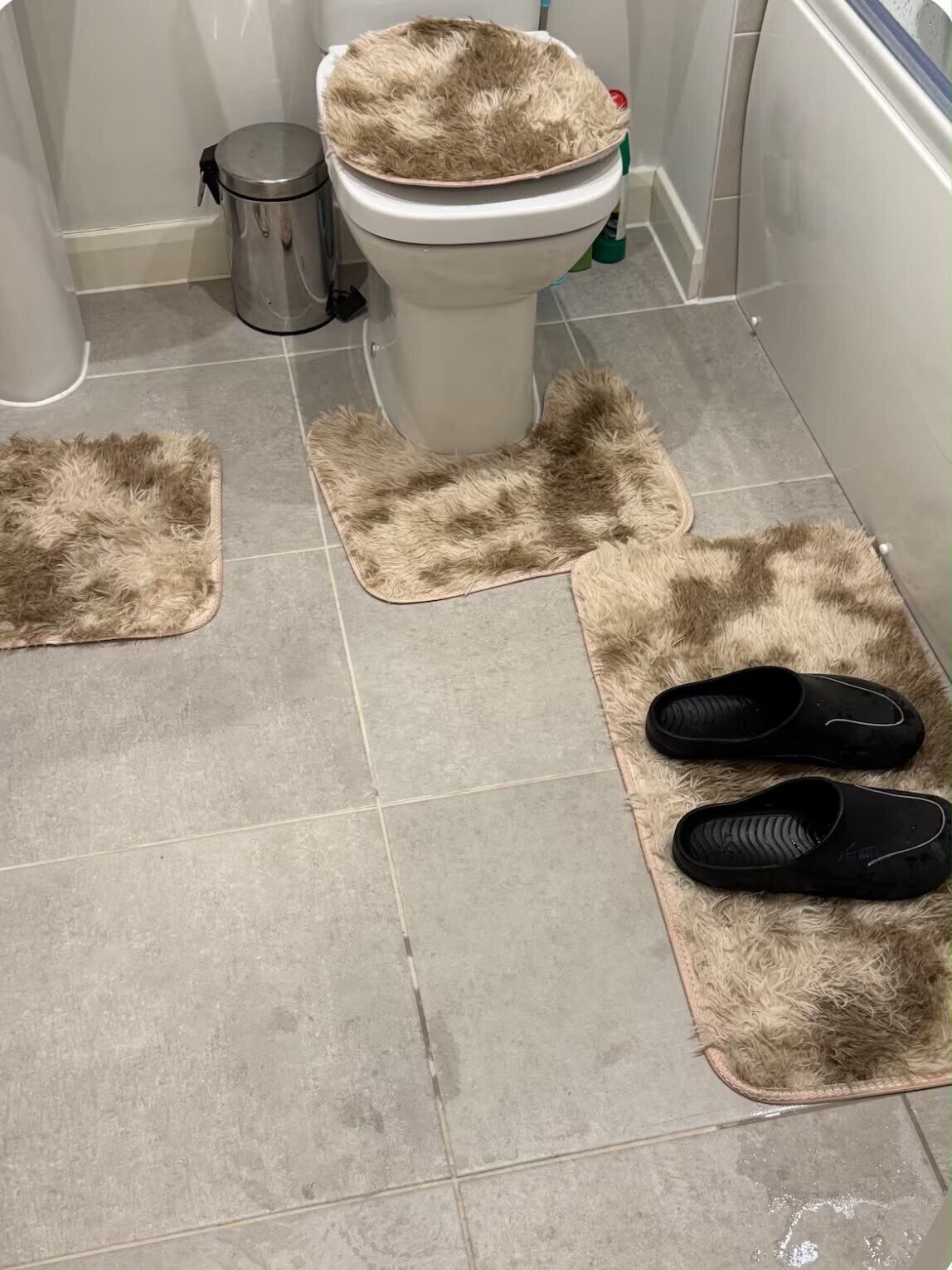 Combined shower/bathtub, deep-soaking bathtub, towels