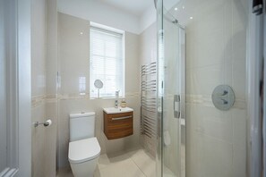 Bathroom - Runton, Crag Path, Aldeburgh (Aldeburgh)