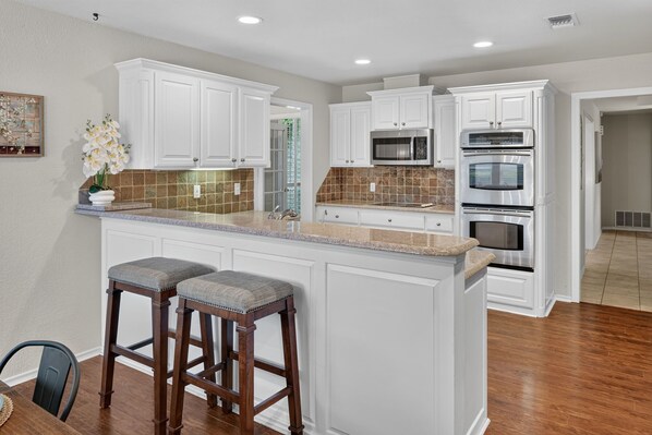 Coffee/tea maker, fridge, microwave, oven