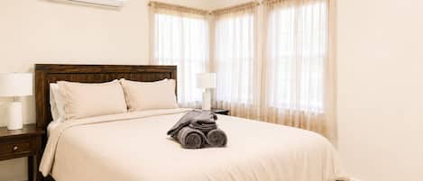 3 bedrooms, iron/ironing board, free WiFi, bed sheets