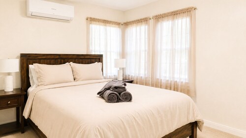Relaxing 3BR Home with King Bed & Free Laundry
