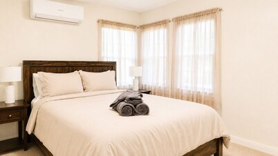 Relaxing 3BR Home with King Bed & Free Laundry