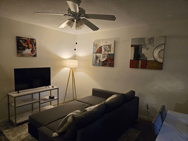 Safe/quiet - 1 Bed Apt. - 5 Mins To Downtown - 羅德岱堡
