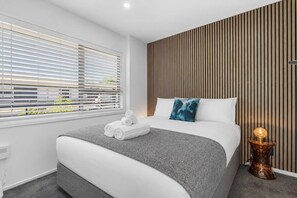 Ferros/tábuas de passar roupa, berço de viagem, Wi-Fi, roupa de cama