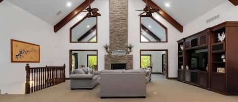 Smart TV y chimenea