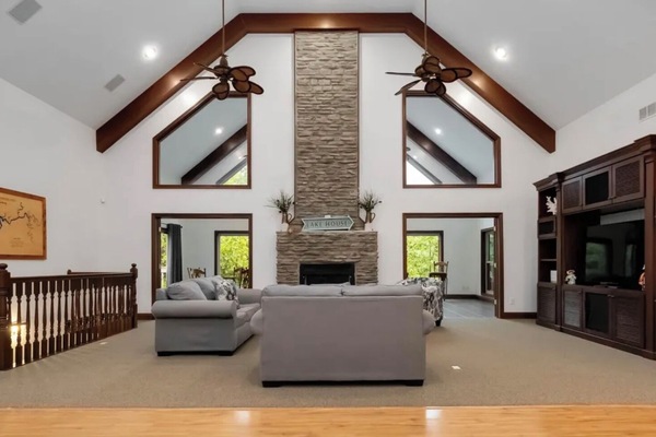 Smart TV, fireplace