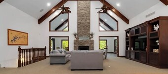 Lakeside Hideaway 5BR lakefront home with hot tub, pools, pickleball, boat ramp