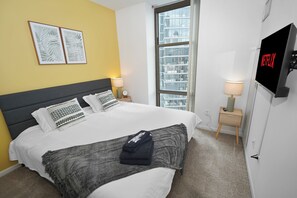 2 bedrooms, iron/ironing board, free WiFi, bed sheets - Skyline Luxury 19th Floor Retreat Near Grant Park (Chicago)