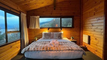 Desk, iron/ironing board, Internet, bed sheets