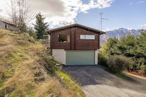 Exterior - Family Mountain Retreat | Views, Games Room and Comfort (Queenstown)