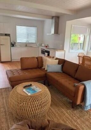 Living area - Daffodil on Owen. Located in central Huskisson (Huskisson)