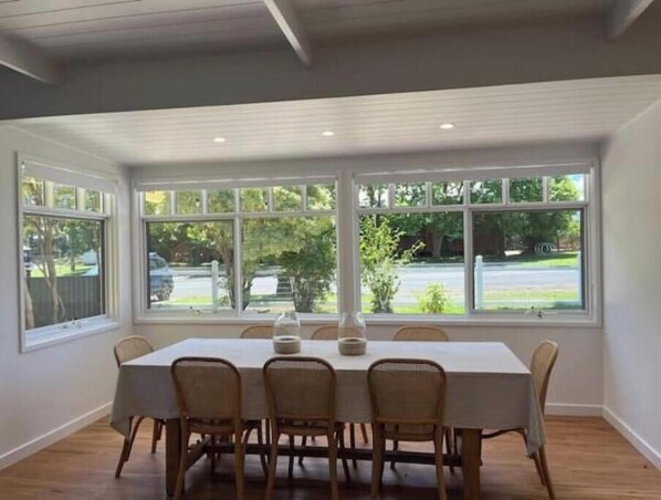 Dining - Daffodil on Owen. Located in central Huskisson (Huskisson)
