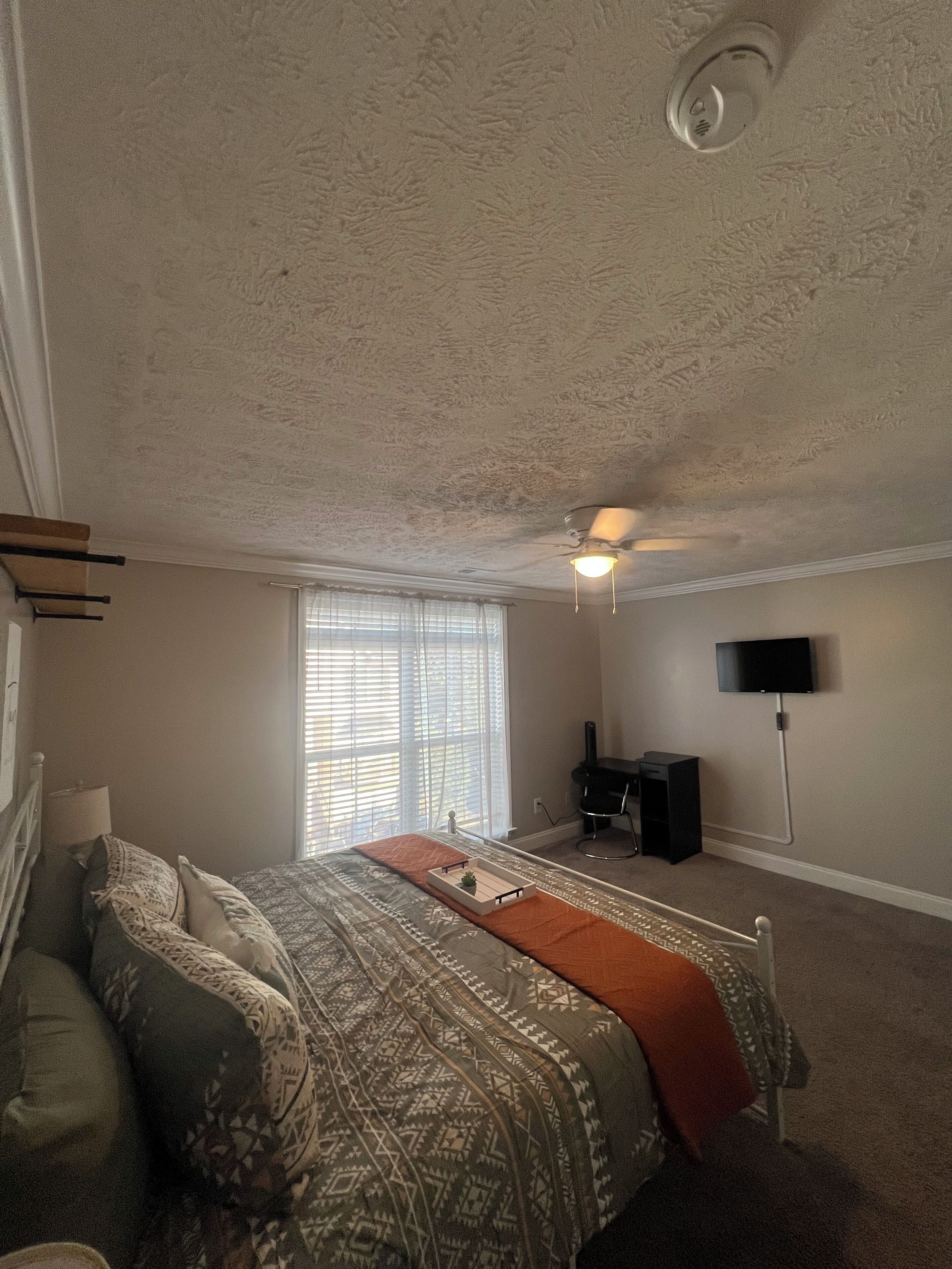 3 slaapkamers, een strijkplank/strijkijzer, wifi, beddengoed
