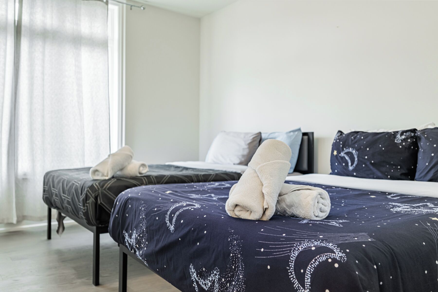 6 bedrooms, iron/ironing board, WiFi, bed sheets