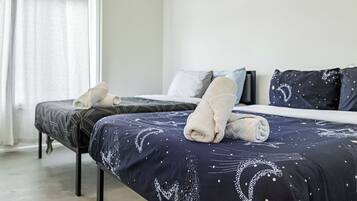 6 bedrooms, iron/ironing board, WiFi, bed sheets