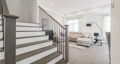 Amazing 6-bedroom Home in charming Oakville