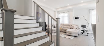 Amazing 6-bedroom Home in charming Oakville