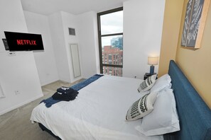 2 bedrooms, iron/ironing board, free WiFi, bed sheets - Luxury 21st floor Skyline Views near Grant Park (Chicago)