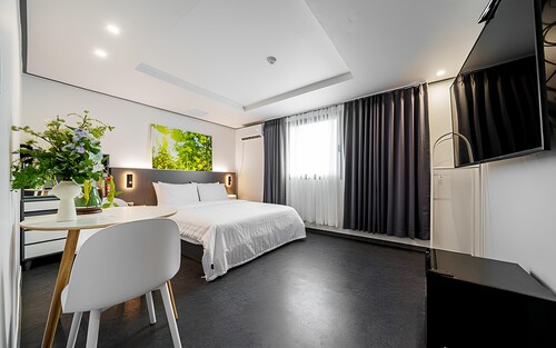 Gimpo Airport The Seolleim Hotel Stay Hwagok Station 