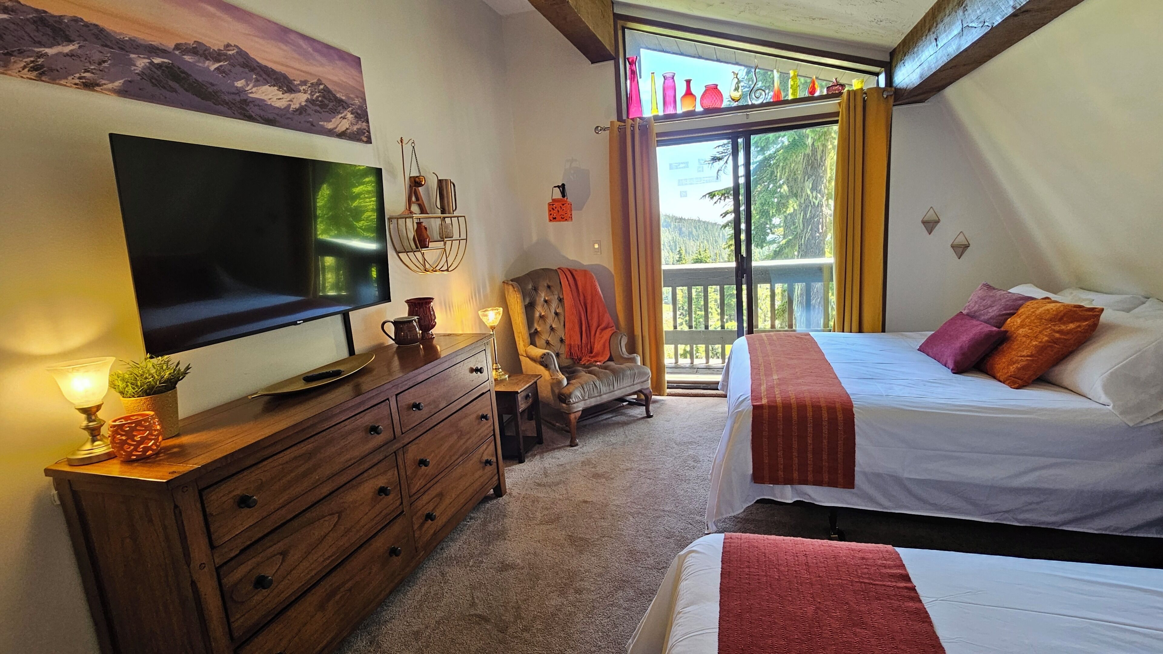 4 bedrooms, iron/ironing board, WiFi, bed sheets