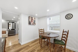 House | 1 bedroom - Modern Suite Minutes From Halifax Waterfront (Halifax)