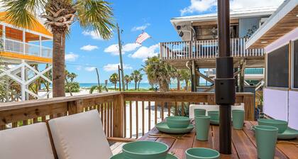 Dream Beach House, steps to the Beach and beautiful Sunsets