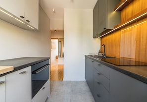 Kühlschrank, Ofen, Herdplatte, Geschirrspüler