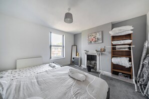 4 bedrooms, WiFi, bed sheets
