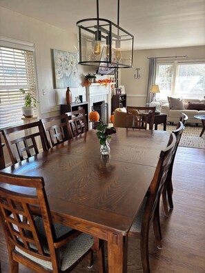 Dining - Hawthorne Hill (Brevard)