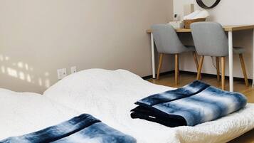 Tabla de planchar con plancha, Internet, ropa de cama