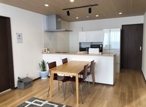 Dining - Minami Ward, Sapporo—10 or more people / Free shuttle service available / Perfect for groups and families with children! Free parking for 4 cars / We can arrange rental cars! (札幌市minami-ku,fujino)