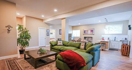 Basement Suite w/ High Ceilings Spacious & Bright
