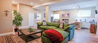 Basement Suite w/ High Ceilings Spacious & Bright