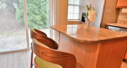 Modern 3-Bed Townhome in Robyn’s Glen – Move-In Ready Comfort & Style