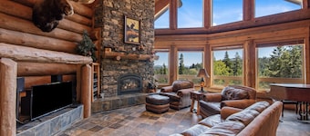 Moose Mountain Estate | Sleeps 24 | Zipline & More