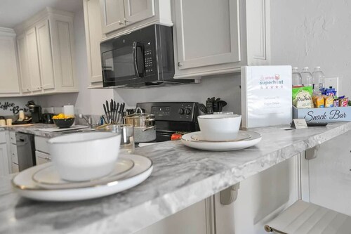 Roomy Townhome - 15 mins to Fort Sill, Wichitas #A