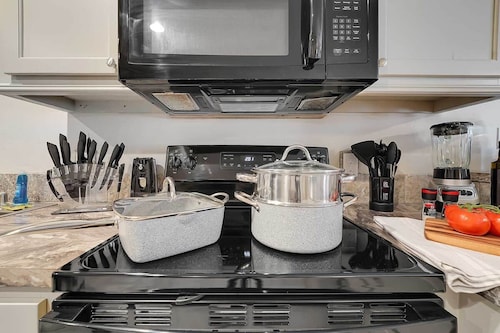 Roomy Townhome - 15 mins to Fort Sill, Wichitas #A
