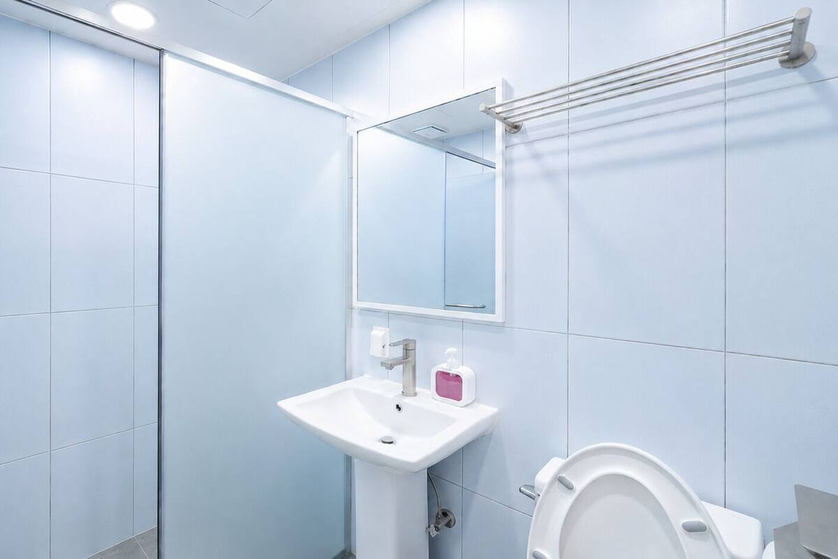Family Room | Bathroom