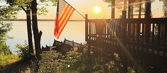 Sweet E's Escape to Lakehouse living-Waterfront views on Sugar Island- Sleeps 8