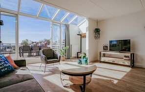 TV - Gorgeous home in Uitgeest with WiFi (Uitgeest)