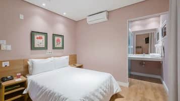 Ferros/tábuas de passar roupa, Wi-Fi de cortesia, roupa de cama