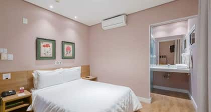 2 Units | Deluxe 2-Bed Superior Suite | Quick 0.1-Mile Walk to City Center