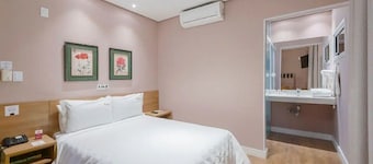 2 Units | Deluxe 2-Bed Superior Suite | Quick 0.1-Mile Walk to City Center