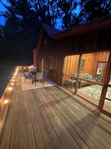 Honey Hideaway cabin on 2.5 acres fire pit hot tub coming soon Pets Welcome