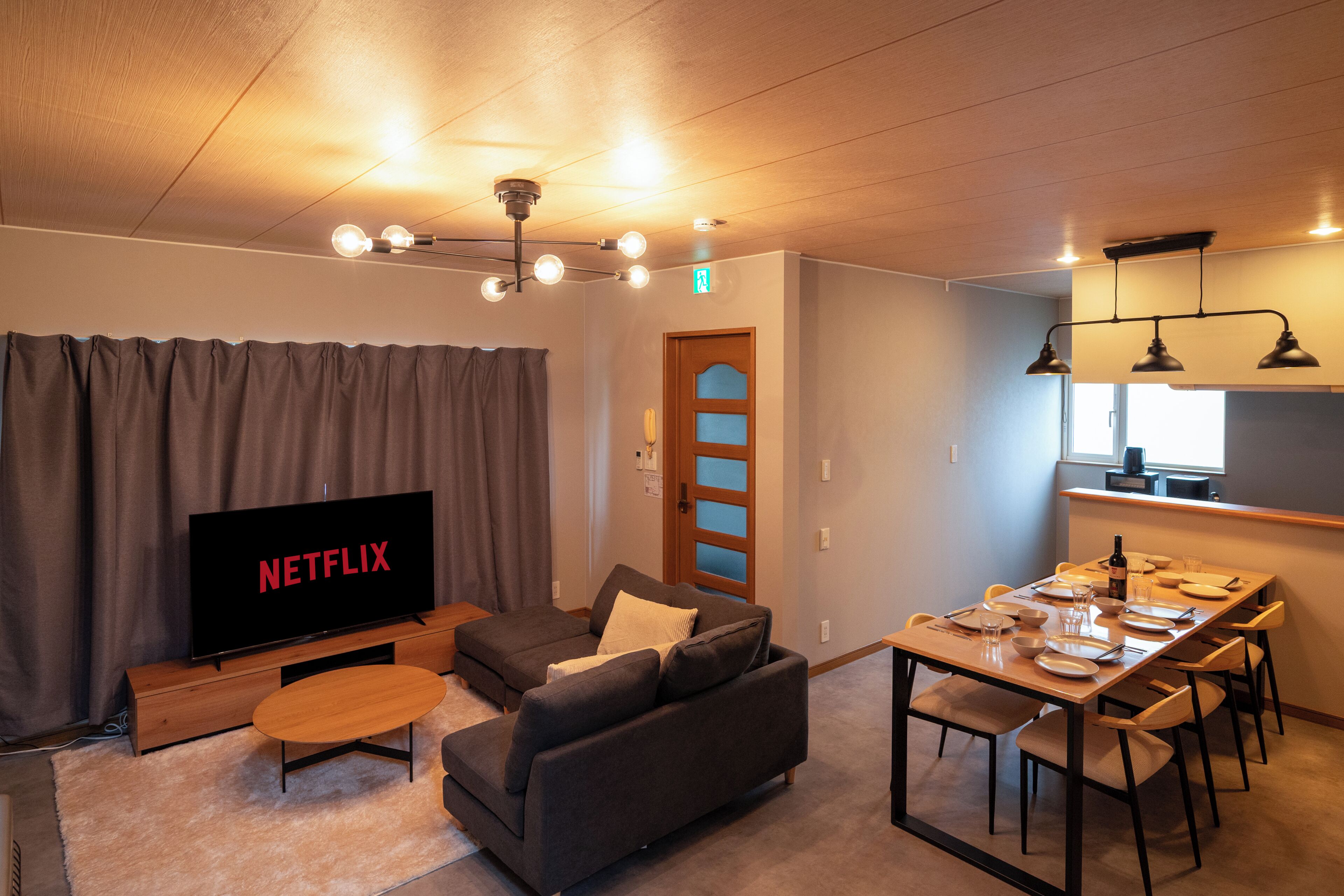 Basic House, City View | Interior