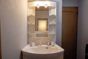 Bathroom - Furano Family Cabin (Furano)