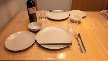 Basic House, City View | Dining