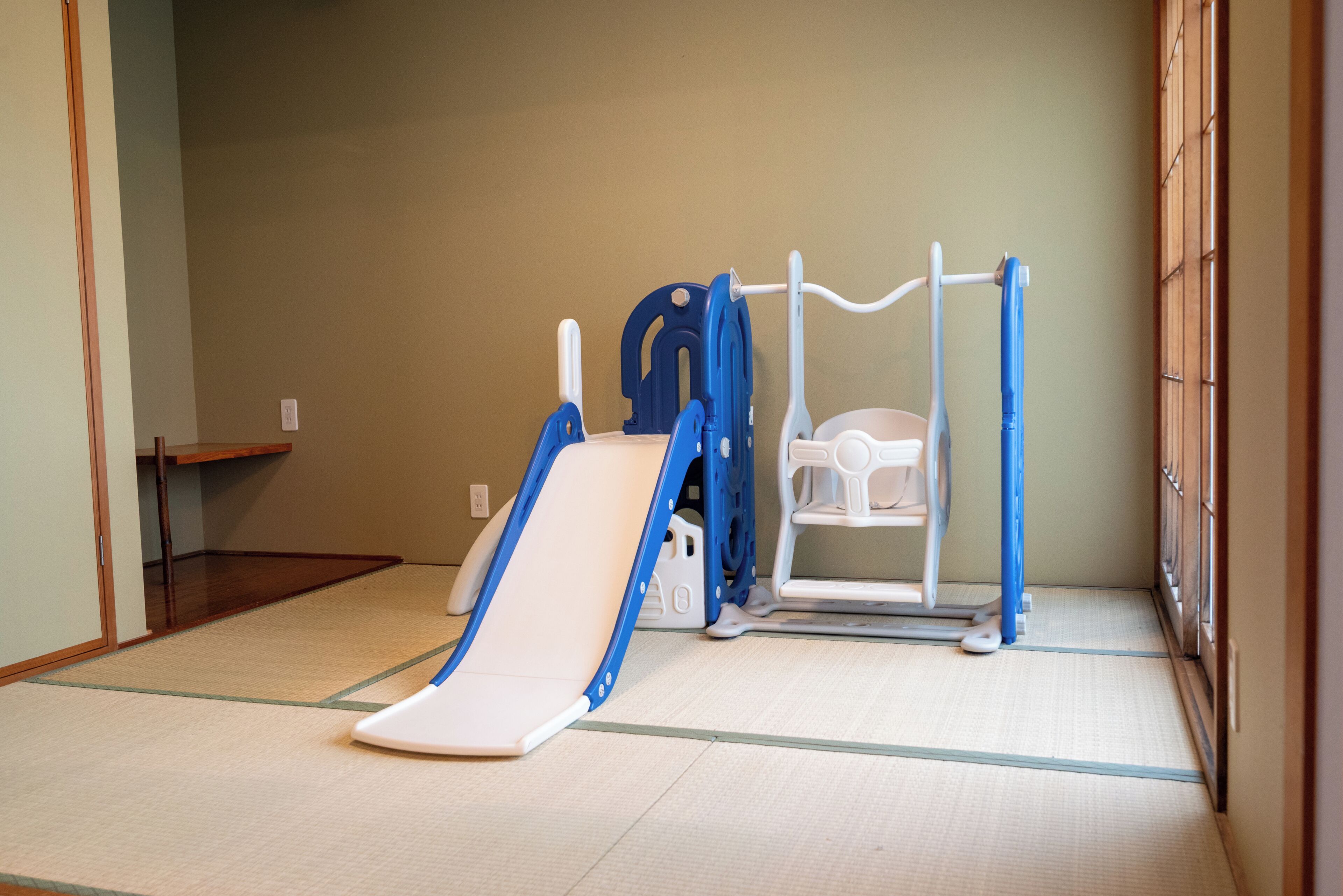 Basic House, City View | Children's area